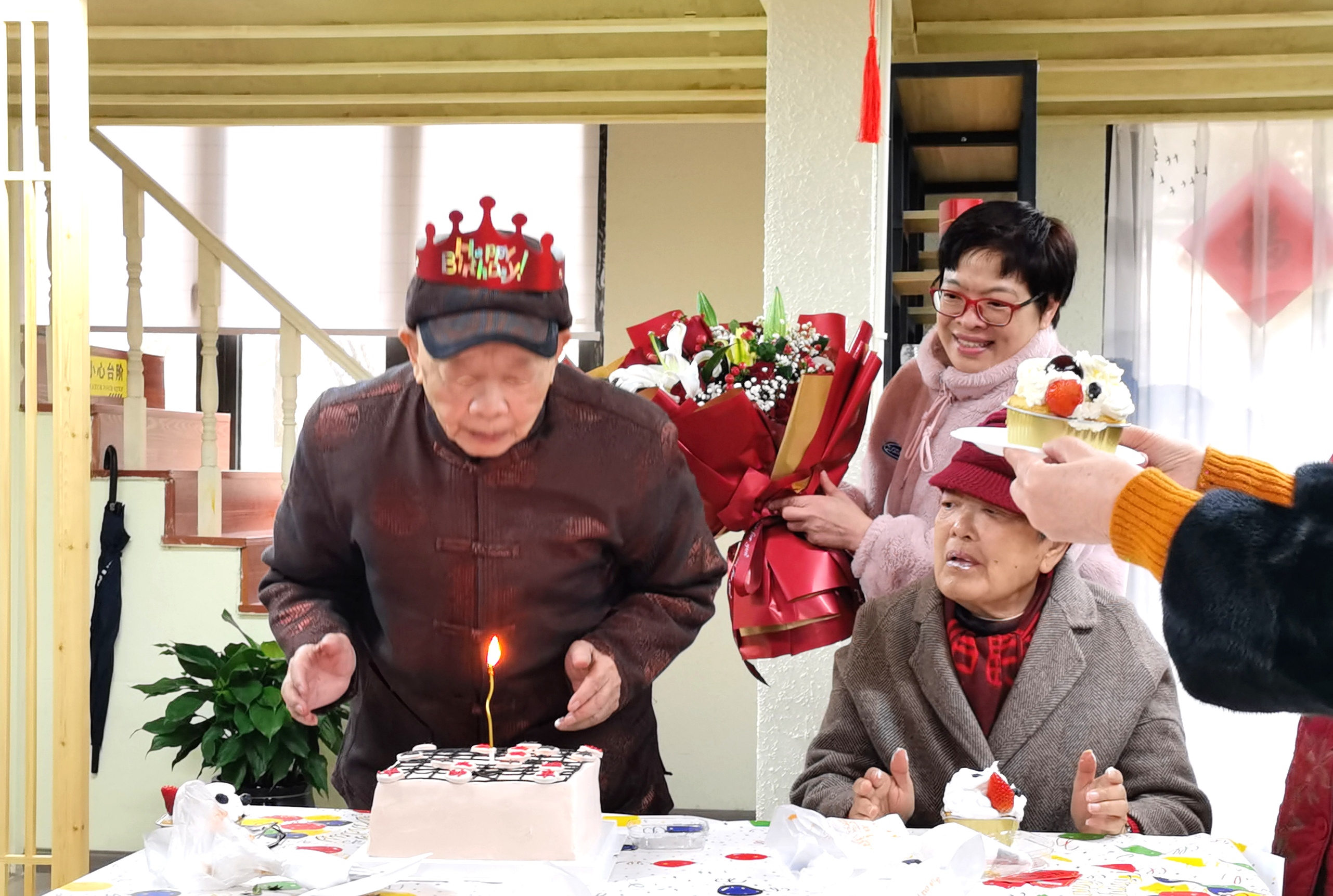 慕了！88岁老人享受家门口的“私人”订制”版生日宴